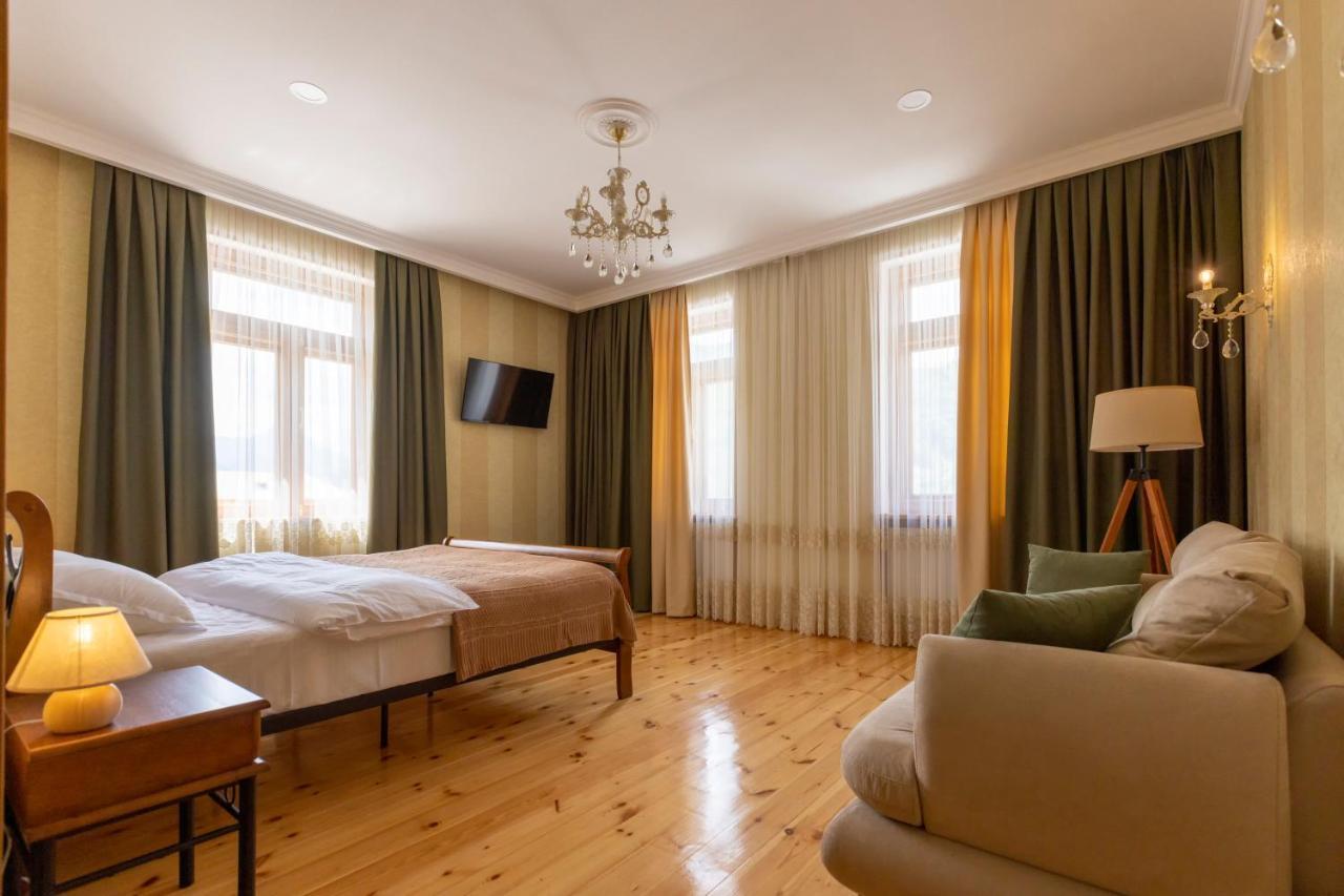 Graf Kazbegi Hotel Buitenkant foto