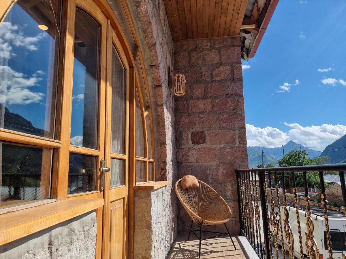 Graf Kazbegi Hotel Buitenkant foto